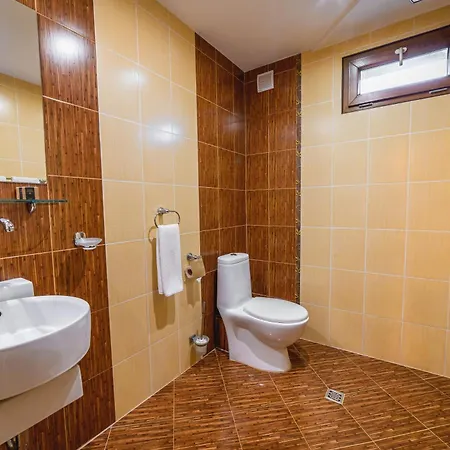 Отель Eleganza Family - Free Parking 2*